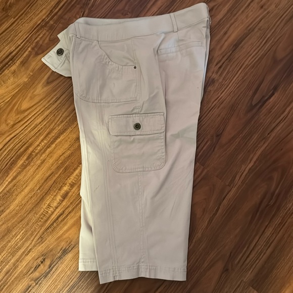 Cute Capris - Picture 1 of 1